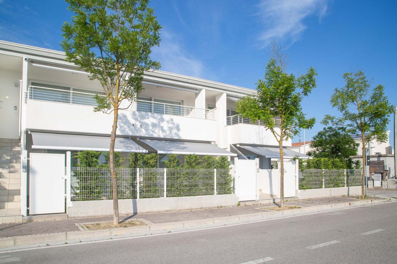 Marina Ponente Aparthotel Lido di Jesolo Exterior photo